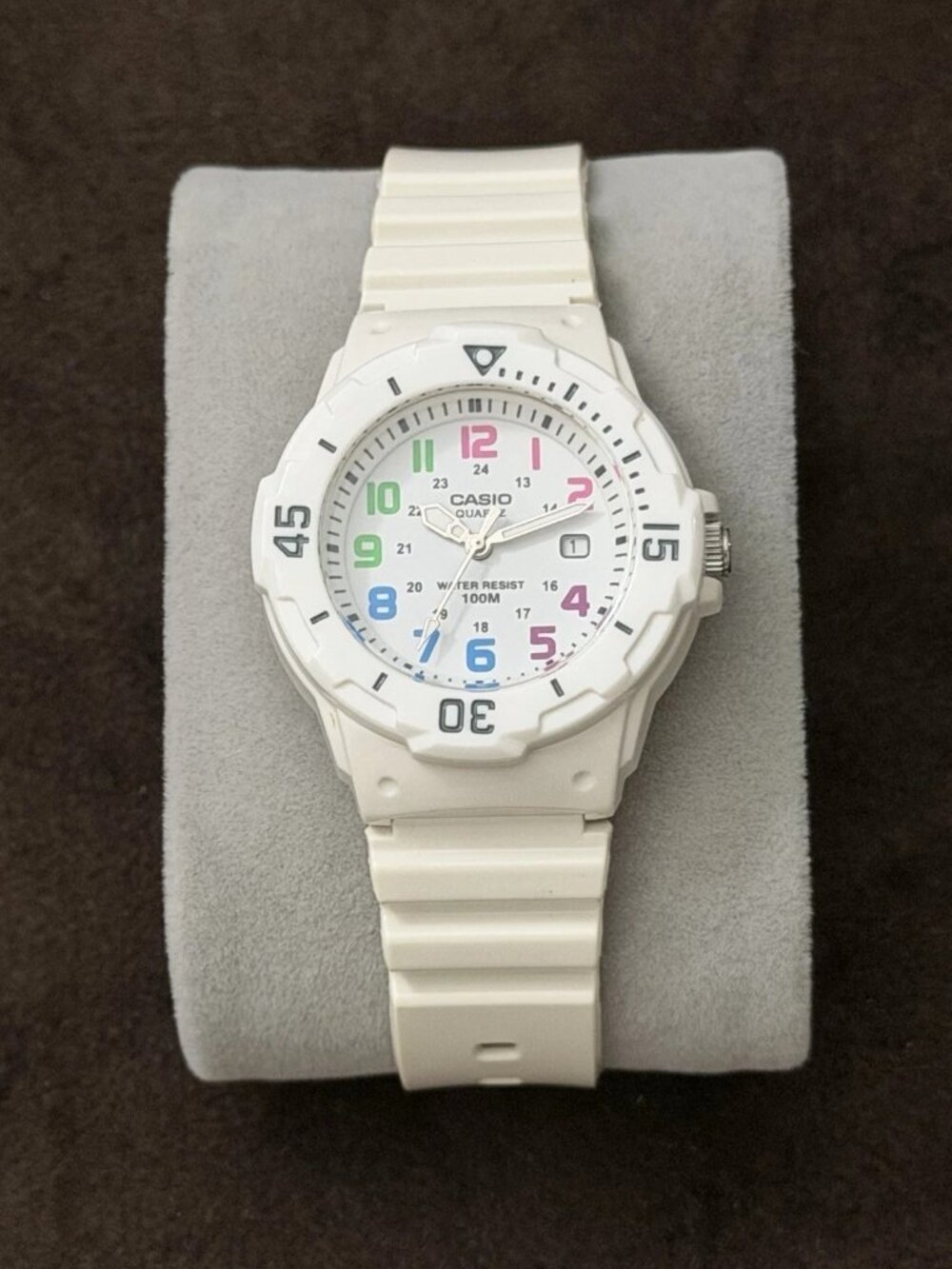 Casio Quartz Analog Watch White Resin Case/Strap Multicolor Dial Date 100m
